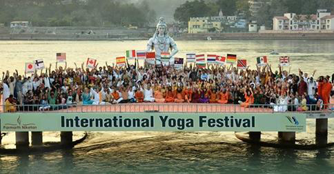 International Yogafestival Parmarth Rishikesh | yogaguide