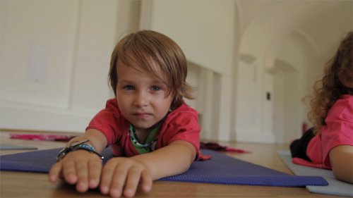 Kinder in Bewegung in Schoenbrunn | Verein Yoginis |Yoga Guide 