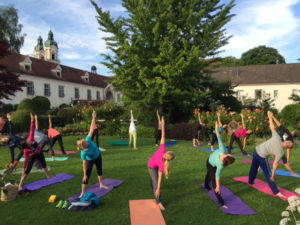 Yoga im Literaturgarten | Yoga Guide