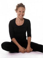 Barbara Rappauer ist Poweryogalehrerin in Wien | Poweryoga ist ein eigener Yogastil, ein kraftvolles Workout | Yogaguide