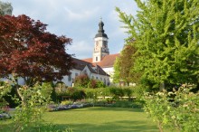 Yoga im Literaturgarten