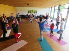 Familienyoga für Nepal | Amazing Yoga Vienna | yogaguide