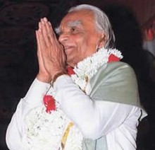 B.K.S. Iyengar wird 95 | Happy birthday Guruji | yogaguide