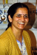 Laut der ayurvedischen Lehre gibt es einen Zusammenhang zwischen dem Beginn der fruchtbaren Zeit der Frau in der Pubertät und der Art und Weise, wie die Wechseljahre erlebt werden.