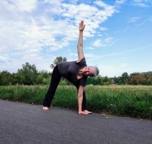 Yoga-Seminar Tipp Wien! | „Nada Yoga: Yoga und Klang“ mit Susanne Bohrmann-Fortuzzi Yogalehrerin BDY/EYU & Gesangstherapeutin Nada Yoga: Yoga & Klang| yogaguide Tipp