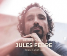 Der New Yorker Yoga-Lehrer Jules Febre kommt Ende Oktober nach Wien und lädt zu einem Jivamukti Yoga-Übungswochenende ein. Gleichzeitig wird die Wiedereröffnung der Jivamukti Yoga School Vienna gefeiert | FR 23. – SO 25. Okt. 2026 Jivamukti Yoga Weekend Jules Febre Wien