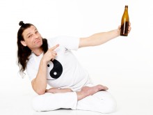 Yogakabarett mit Gerhard Gutenbrunner im Shakti Spirits | Yoga Guide