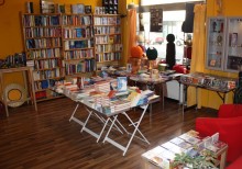 Bücher und CDs, aber auch Räucherwerk, Amulette und div. Tarotkarten gibt es beim Om Flohmarkt in der Nußdorferstr. 28 in Wien 9