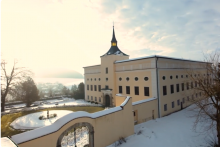 Schloss Kremsegg wird Zentrum für Lernen, Meditation, kulturellen Austausch und Entfaltung | Die deutsch-österreichische Gomde-Stiftung für tibetisch-buddhistischen Studien und Meditation hat das historische Schloss erworben | Fotos© aus Video Schloss Kremsegg: Zentrum f Lernen, kulturellen Austausch & Entfaltung