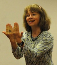 Sprache & Sprechen im Yogaunterricht mit Christine Schönherr |YogaGuide