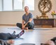Starte deine Reise mit der Yogatherapie-Präsenzausbildung