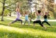 SommerYoga im Freien, in der Stadt, im Park, am Dach