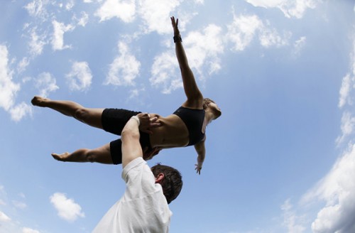 AcroYoga mit Marius Weerts und Tobias Frank | Yoga Guide Dutch Acrobatics with German presision | Yoga Guide