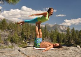 AcroYoga Workshop mit Jeff Fisher und Ezgi | Ananya Wien | yogaguide AcroYoga Workshop mit Jeff Fisher und Ezgi im Ananya Wien | yogaguide