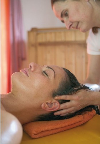 Ayurvedische Haarbehandlung mit Öl | Yoga Guide Ayurvedische Haarbehandlung | yogaguide