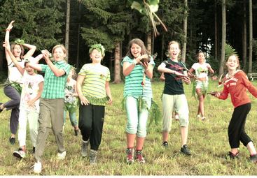 Yoga-Camp only 4 girls | Hanna Pessl | Littleyogi Wien | Yoga Guide
