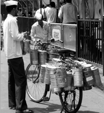 Dabbawalla_Mumbai_Foto Chris Caldicott | Yoga Guide Buchtipp Dabbawalla_Mumbai_Foto Chris Caldicott | Yoga Guide Buchtipp
