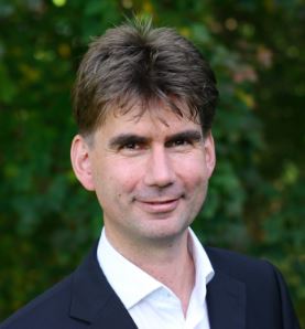 Dr. Kai Romhardt Portrait | yogaguide Buchnews Dr. Kai Romhardt Portrait | yogaguide Buchnews
