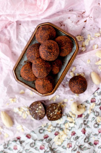 Wholyfood Energy Balls Kakao Nuss | yogaguide Tipp