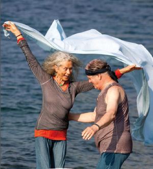 Angela Farmer und Victor van Kooten im Soami Kaernten | yogsguide