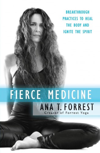 Fierce Medicine Ana T. Forrest | yogaguide Buchtipp Fierce Medicine Ana T. Forrest | yogaguide Buchtipp
