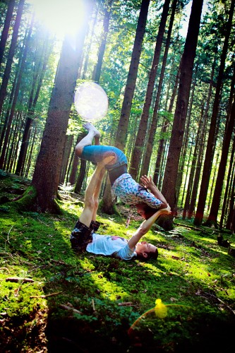 Flying Yoga | Acro Yoga und Nuad mit Winni und Sophia aus München im Alchemilla Graz|yogaguide | Yoga Guide