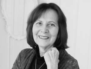 Gertrud Hirschi Praxis mit dem Yogablock | yogaguide Gertrud Hirschi Praxis mit dem Yogablock | yogaguide