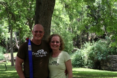Hal und Debra Pruessner, die beiden Erfinder von Tree Yoga