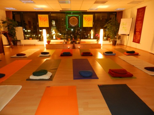 Kundalini Yogazentrum Linz | Yogaportrait Robert Glaser | yogaguide