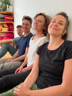 Yogalehrende im Prana Yoga Studio Wien | yogaguide Interview