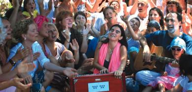 Satyaa & Pari am Come Together Songfestival | Yoga Guide