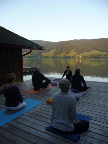 Sunset- und Sunrise-Yoga am Irrsee | Monika Struber| yogaguide Sunset- und Sunrise-Yoga am Irrsee | Monika Struber| yogaguide