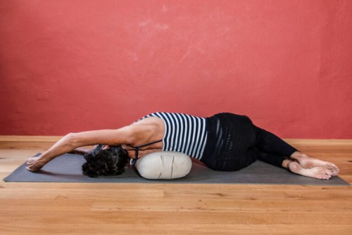 YinYoga Special Feelfree_Seitbeuge | yogaguide 