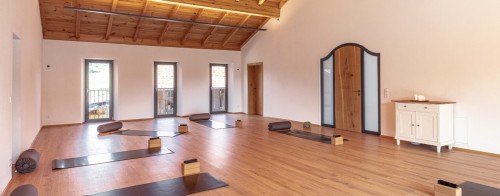 Yoga am Sailerhof Tachinger See | yogaguide Tipp