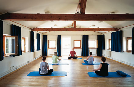 Scaravelli inspired Yoga mit Martin Stenger | yoga guide