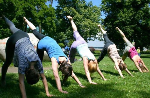 Yoga_im_Augartenpark_Graz_yoga_guide_news Yoga_im_Augartenpark_Graz_yoga_guide_news