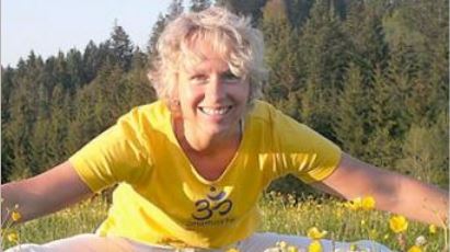 Yoga Wandern Yogalehrerin Anna Dubau | yogaguide Yoga Wandern Yogalehrerin Anna Dubau | yogaguide