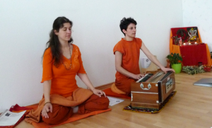 Bhavani lädt am 30.11.013 zum Akhanda Kirtan | yogaguide tipp Bhavani lädt am 30.11.013 zum Akhanda Kirtan | yogaguide tipp
