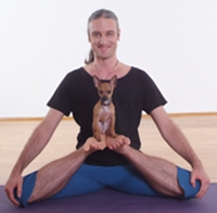Boris im Yoga Place Salzburg | yogaguide 