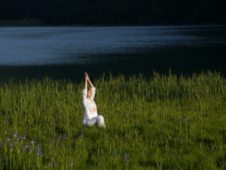 Yoga am See mit Veronika Oberascher-Pfau | Yoga Guide