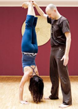 Yogalehrerausbildung mit Ananda Leone und viele int. Vortragenden Yogaakademie Wien | yogaguide.at Yogalehrerausbildung | Yogaakademie Wien | yogaguide.at