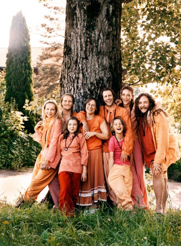 Sommer in Orange | Yoga trifft Blasmusik | yogaguide Filmtipp