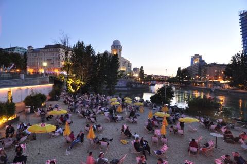 Yoga in der Strandbar Herrmann |yogalounge| yogaguide