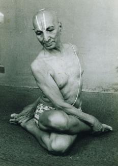 Sri T. Krishnamacharya | Yogafilm Der Atmende Gott foto© MFA+ Filmdistribution Jan Schmidt-Garre | Yoga Guide Sri T. Krishnamacharya | Yogafilm Der Atmende Gott foto© MFA+ Filmdistribution Jan Schmidt-Garre | Yoga Guide